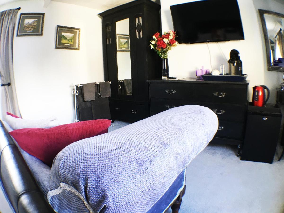Hillside Bed And Breakfast Кредитън Екстериор снимка