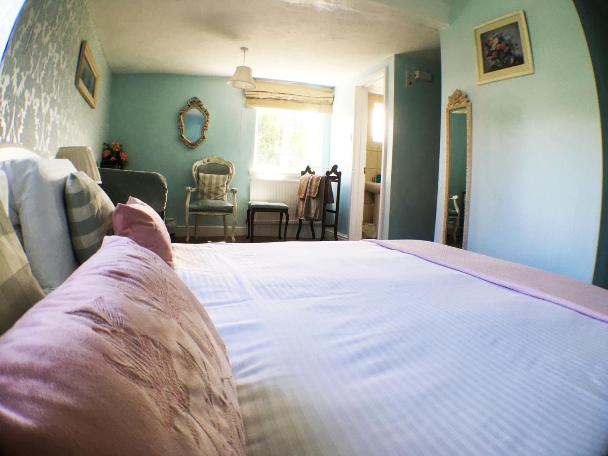 Hillside Bed And Breakfast Кредитън Екстериор снимка