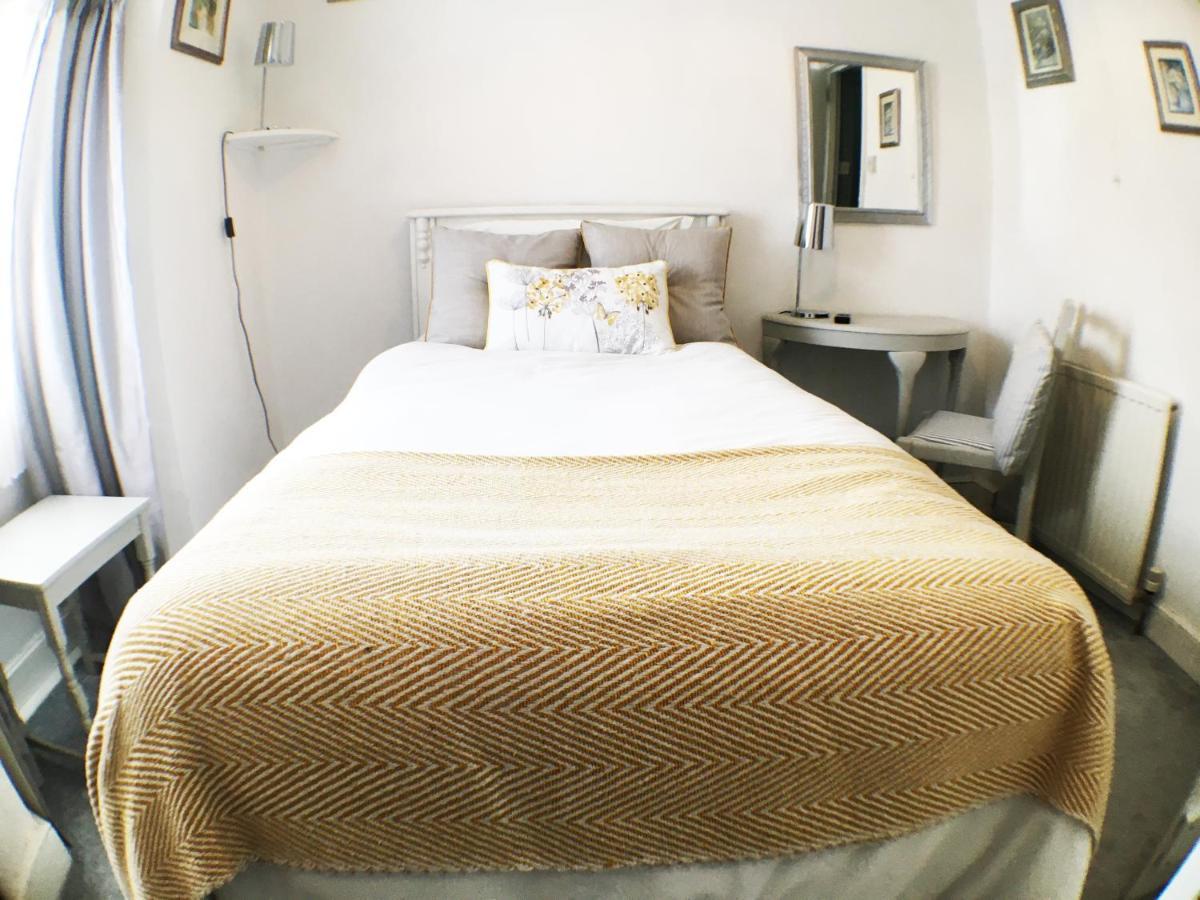 Hillside Bed And Breakfast Кредитън Екстериор снимка