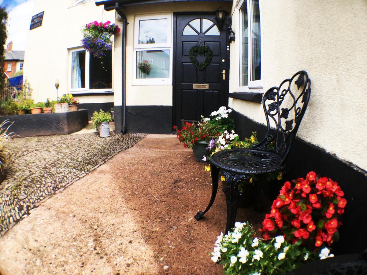 Hillside Bed And Breakfast Кредитън Екстериор снимка
