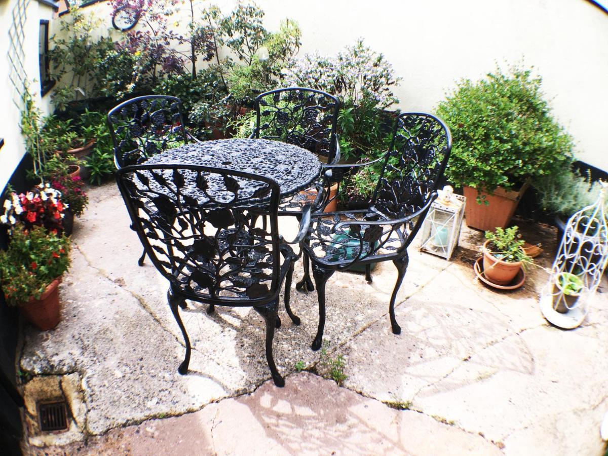 Hillside Bed And Breakfast Кредитън Екстериор снимка